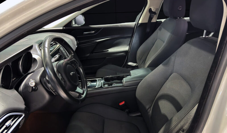 JAGUAR XE lleno