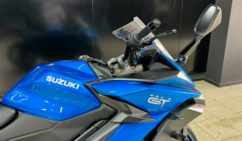 SUZUKI GSX lleno