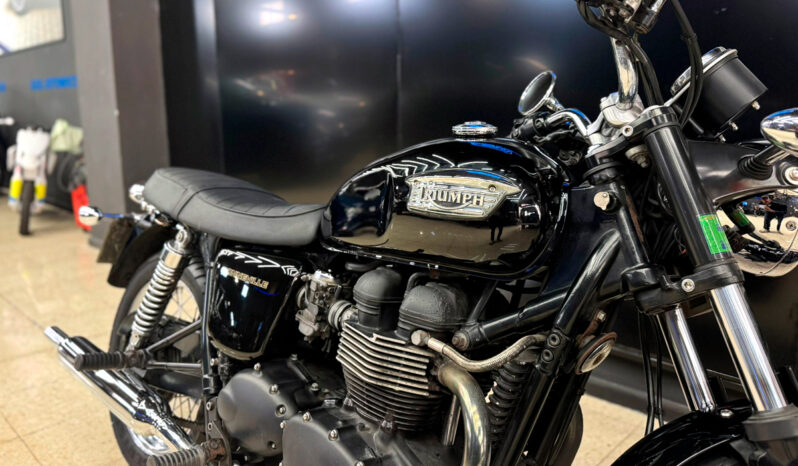 TRIUMPH BONNEVILLE 900 lleno