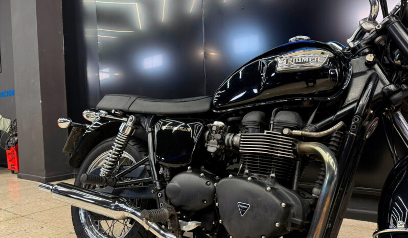 TRIUMPH BONNEVILLE 900 lleno