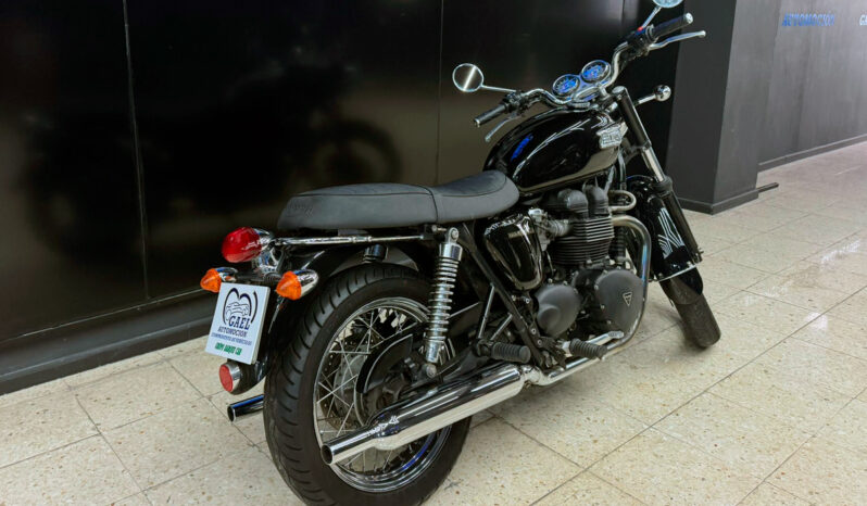 TRIUMPH BONNEVILLE 900 lleno