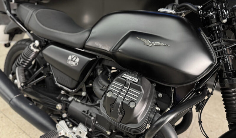 MOTO GUZZI V7 STONE lleno
