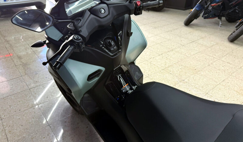 YAMAHA TRICITY 300 lleno