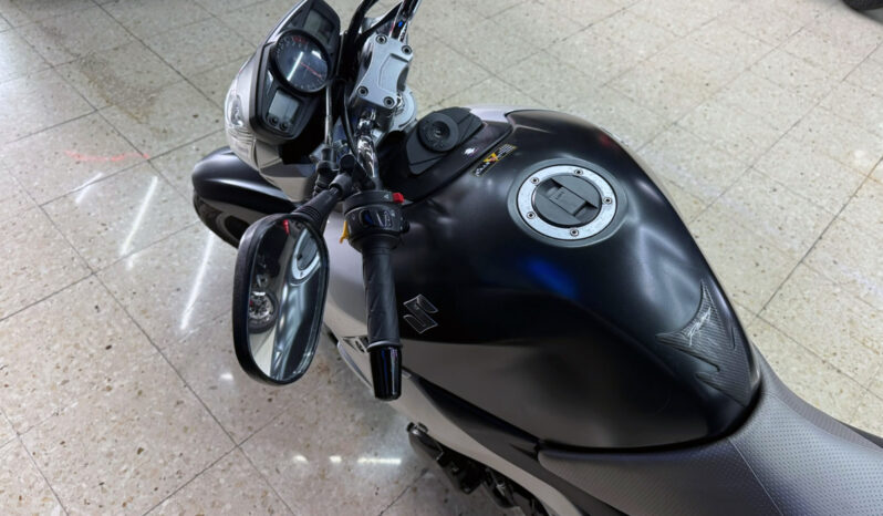 SUZUKI GSR 600 lleno