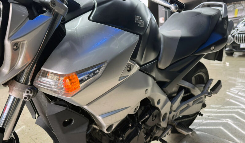 SUZUKI GSR 600 lleno